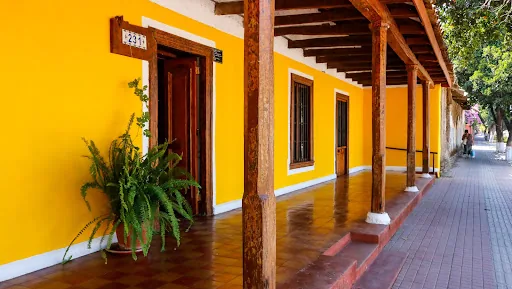 Los Artesanos Hotel Restaurant en Linares