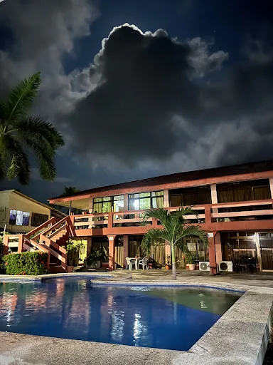 Hotel La Roca Del Mar en Puntarenas, Costa Rica