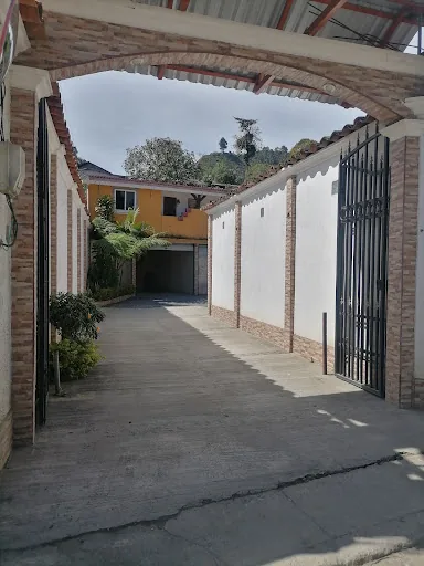 Auto Hotel Nuevo Amanecer en Purulha, Guatemala