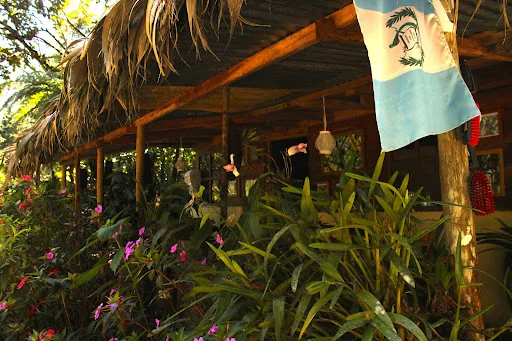 Reserva Natural Ranchitos Del Quetzal (Hospedaje Restaurante Tours) en Purulha, Guatemala