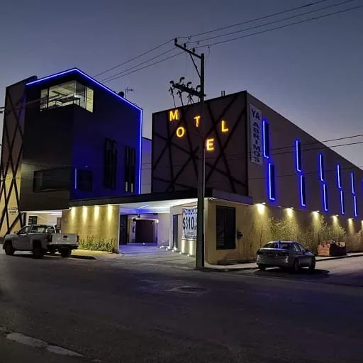 Baby blue Motel | Saltillo
