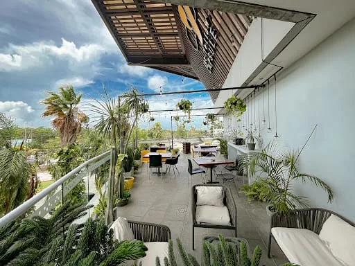 The Yellow Capsule | Cancún
